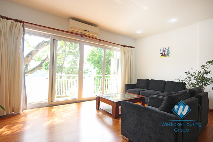 Lake view apartment for rent on Tran Vu, Truc Bach, Ba Dinh